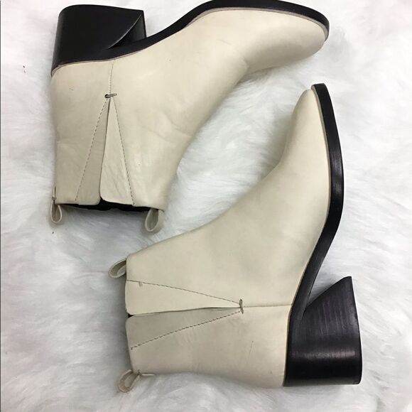 Mercedes Castillo Xandra White Ivory Chelsea Ankle Boot Sz 6.5 - Picture 4 of 8